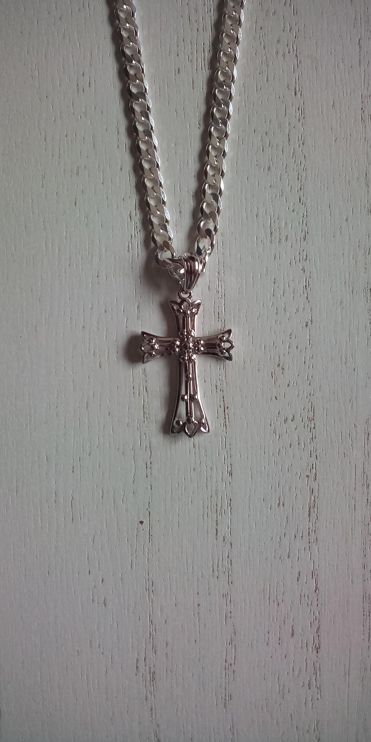 [ #005SSW ] $60.00USD 4mm Curb Chain with Cross pendant. 18 inch and 20 inch available.